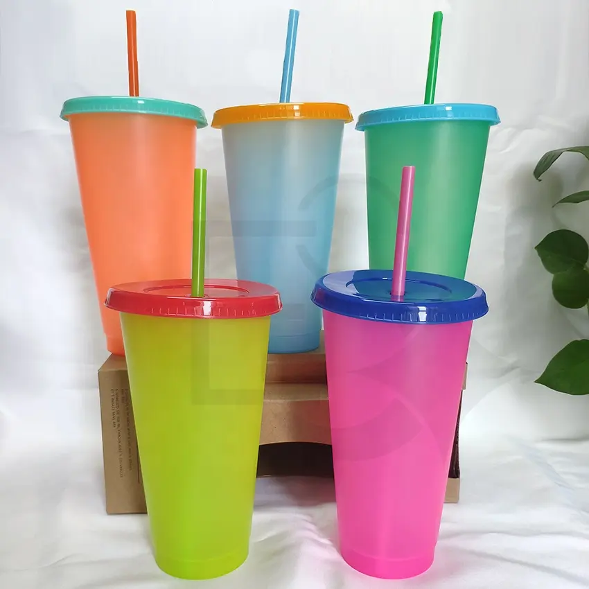 24oz de plástico reutilizable mágica que cambia de color taza con tapa y paja fría cambiar de Color tazas cambiar taza