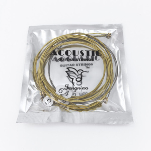 La fábrica de procesamiento al por mayor ofrece cuerdas de guitarra hechas de madera y nailon. El precio es muy razonable para un juego de 6 cuerdas. - Product Image 1