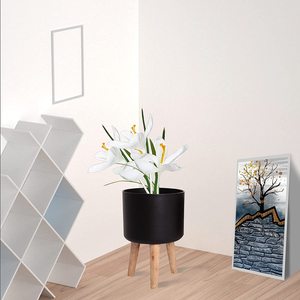 木製スタンド付きブラックメタルプランター、床置き植木鉢 - Product Image 3