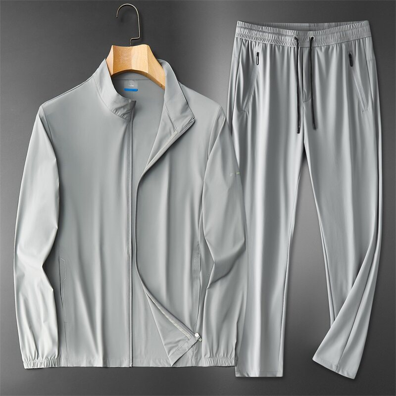 Pantaloni grigio chiaro + grigio chiaro in seta ghiaccio