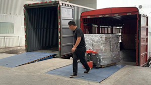 <strong>Loading</strong> Bay <strong>Dock</strong> Levellers Storing <strong>Dock</strong> <strong>Leveler</strong> <strong>Loading</strong> Cargo Handling Machine CE Approval - Product Image 5