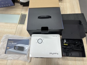 <span class=keywords><strong>2025</strong></span> Mais Novo <span class=keywords><strong>Android</strong></span> 12 Portátil Projetor HD 8500L Dual-Band WiFi 6 Bluetooth 5.2 50000Hrs Bateria DLP para Cinema 3D Telefone