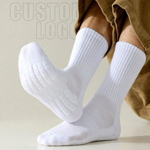 Chaussettes de Football Antidérapantes de Gros Couleur Unie Bonne Qualité Chaussettes Mi-Mollet Personnalisées pour Hommes Chaussettes de Sport Adhérentes - Product Image 1