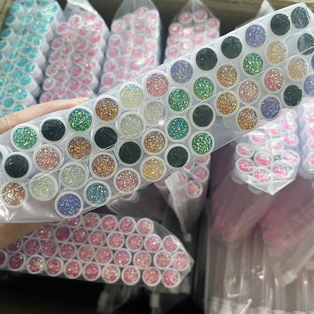 Brosse de mascara d'extension de cils de différentes couleurs de diamant avec tube bobine de cils en diamant brosse de cils jetable rose avec tube