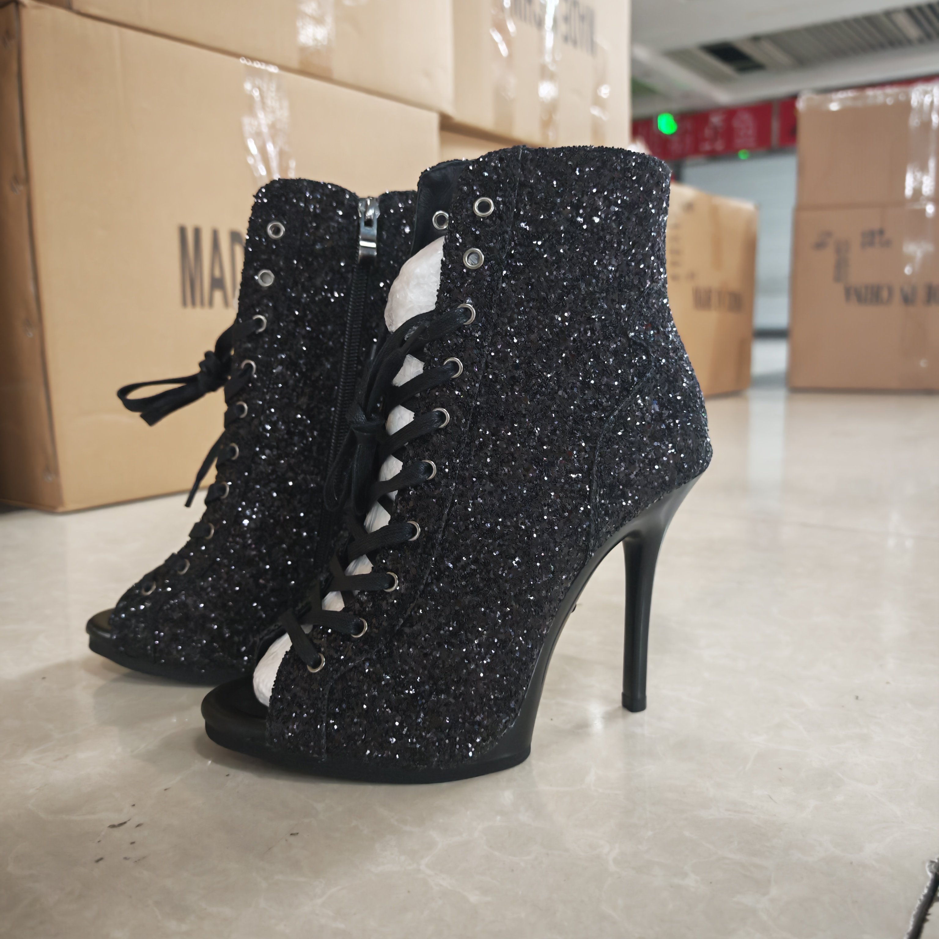 Paillettes noires de 11 cm