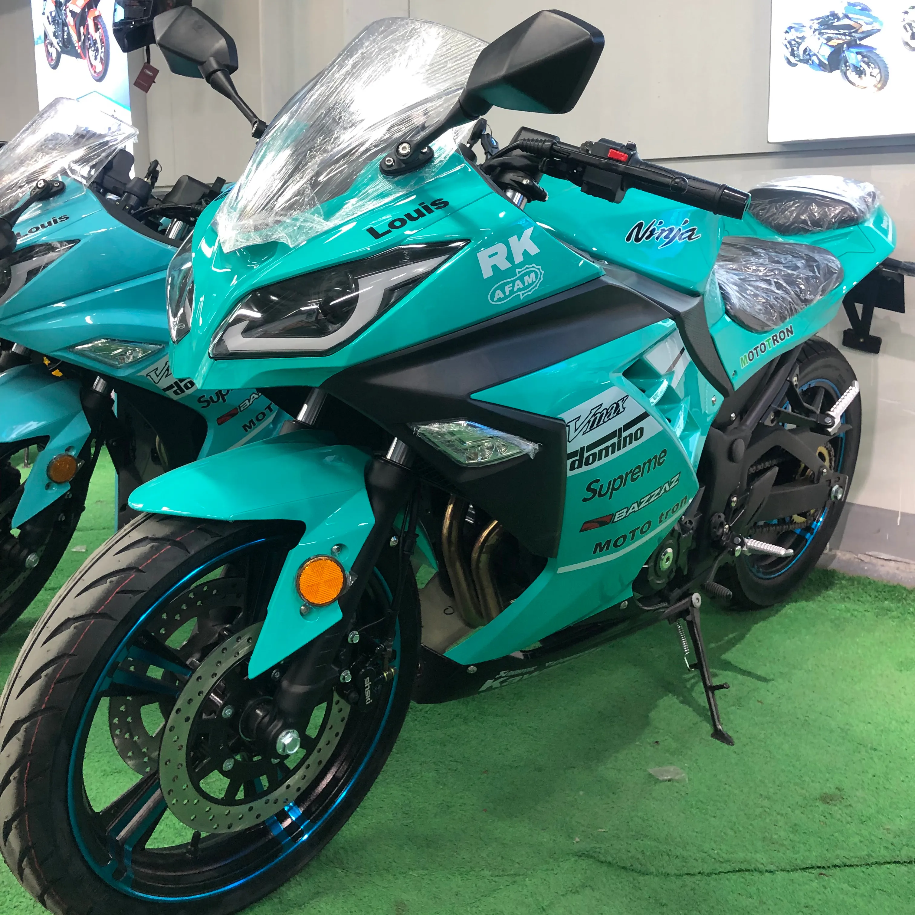 ถนนซุปเปอร์พลังงานแข่งรถ250cc รถจักรยานยนต์400cc เมืองถนนมอเตอร์ไซด์สองล้อมอเตอร์ทางกฎหมายสิ่งสกปรกจักรยาน