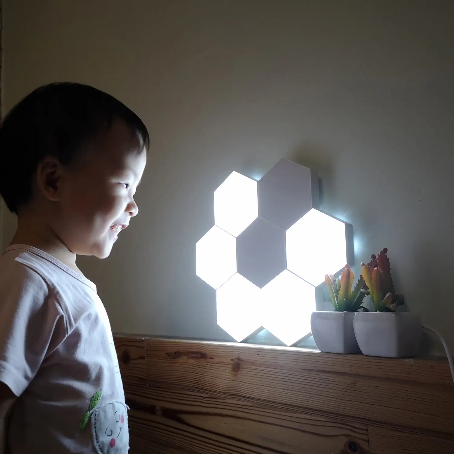 2021 Creative DIY Touch Controlled Single Color Modular Led Hexagonal Light For Home Decoration