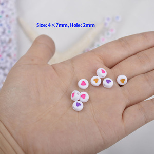 Toptan beyaz disk plastik boncuklar, alfabe harfleri ile, kalpler, numaraları vb tasarım DIY kolye ve bilezik boncuklu yapma - Product Image 5