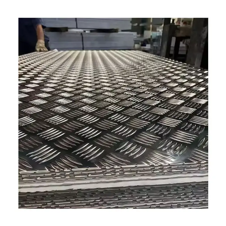 Tôle à carreaux laminée à chaud 5083 4x8 plaque d'aluminium prix par tonne plaque à carreaux en aluminium