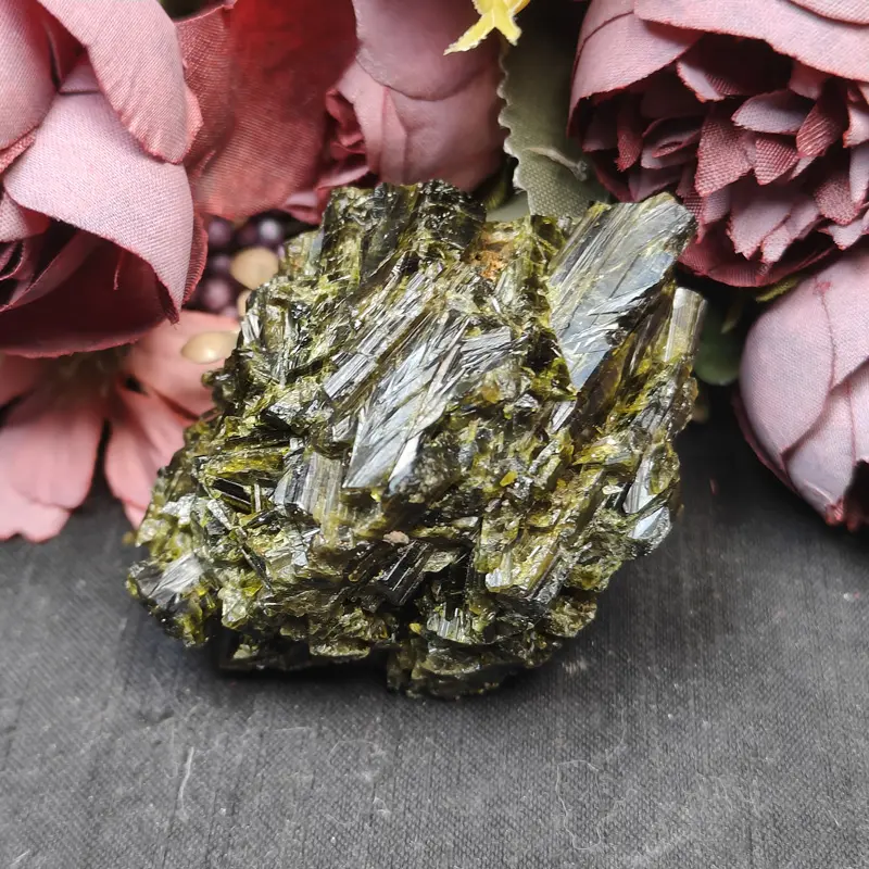 Vente en gros de pierres précieuses en cristal naturel minerai de tourmaline verte brute en vrac