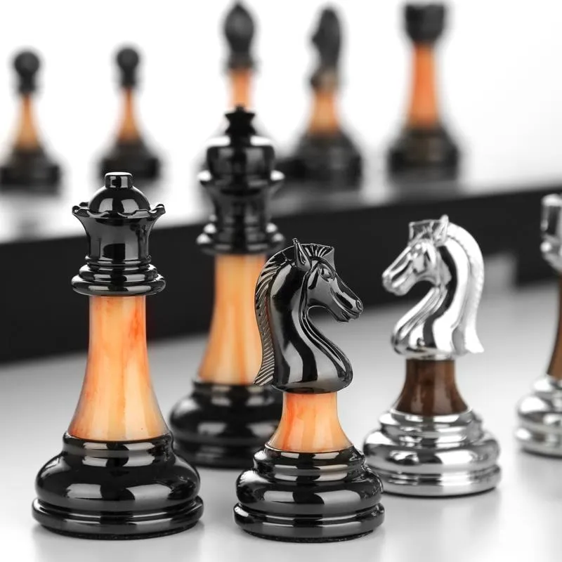 Sıcak satış ahşap satranç seti High End Metal satranç adet toptan özel katlanır satranç oyunu seti kurulu
