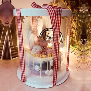背の高い大きな透明な円筒形のパターン透明な丸いチーズケーキボックスフラワーギフト防塵展示収納ボックス - Product Image 1