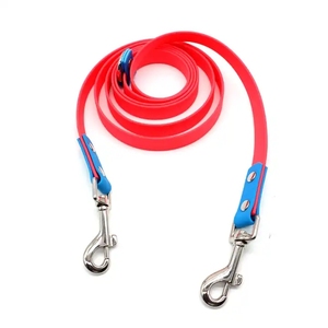 Correa de perro de PVC de alta calidad con logotipo personalizado Patrón sólido y decoración de remaches Diseño manos libres impermeable y multifuncional - Product Image 5