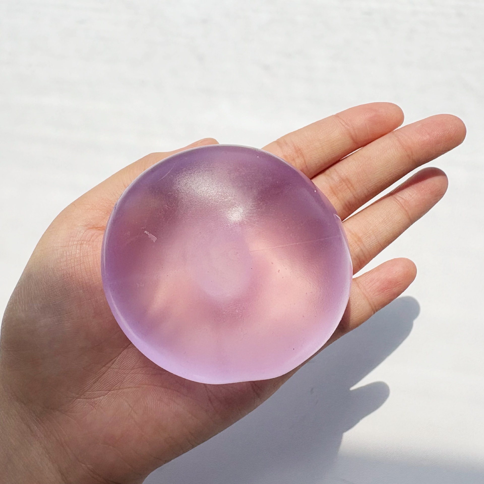 Boule faite à la main de gelée de pétrole violette de 6 cm