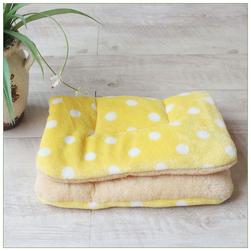 pale yellow dots