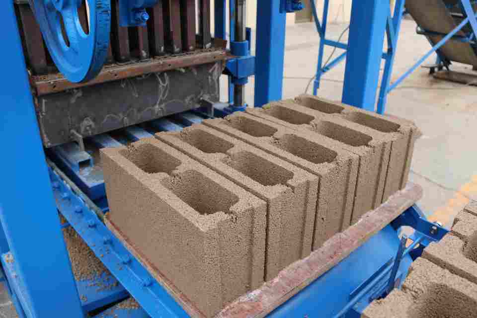 Semi Automatic Conrete Stone Interlocking Block Brick Making Machine