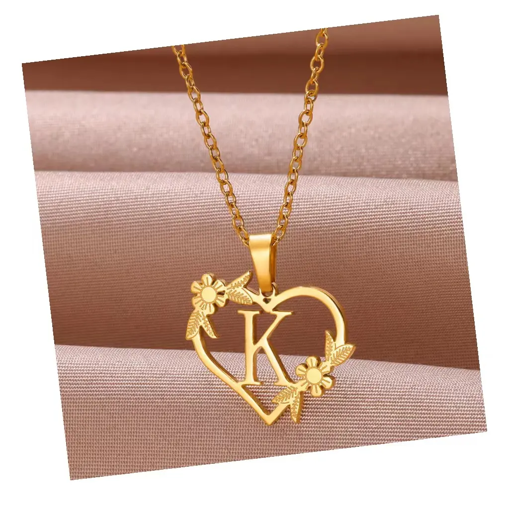 Nueva personalidad de moda 18K chapado en oro de acero inoxidable amor corazón flor hueco letra A-Z joyería fina collares para mujeres