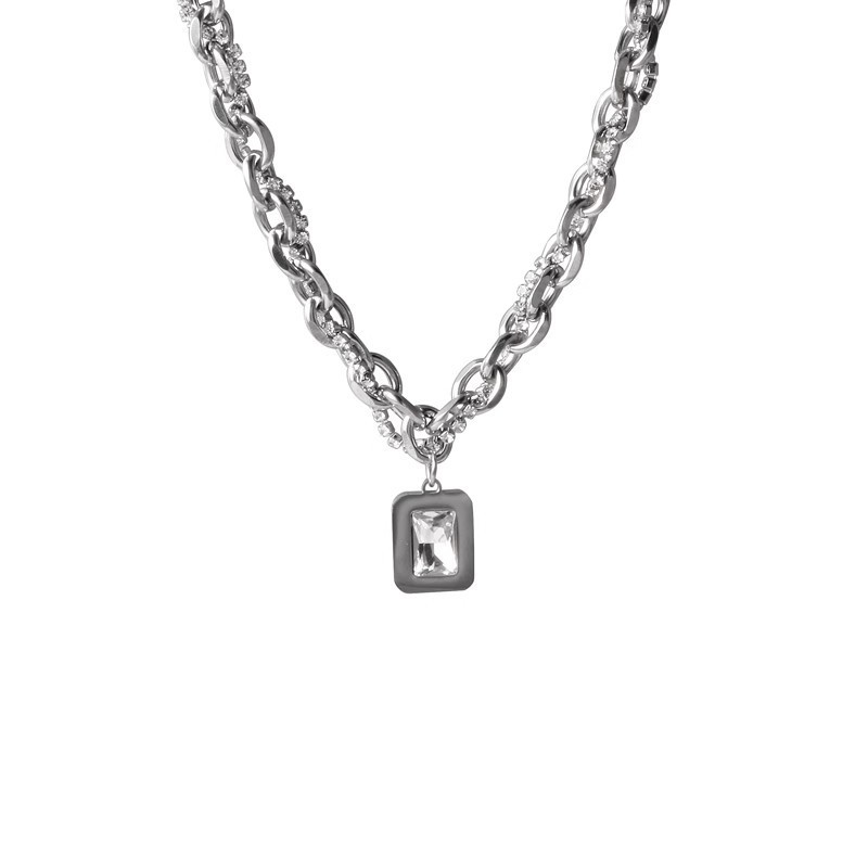 collier de bonbons en argent avec un gros diamant