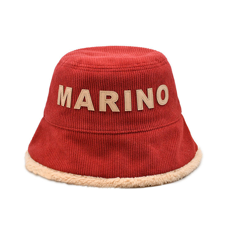 สีแดงเข้ม