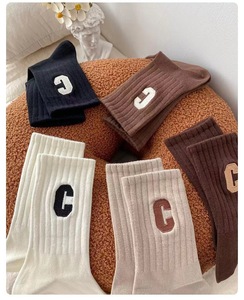 ถุงเท้าตรงกลางอินเทรนด์และสามารถสวมใส่กับถุงเท้า C-Letter - Product Image 5