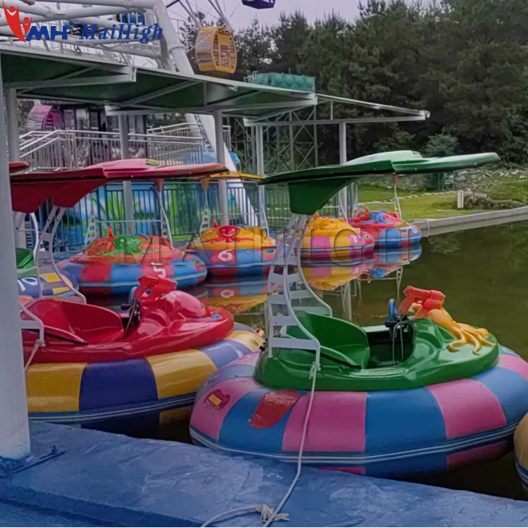 Barco de plástico portátil comercial, juego de piscina inflable, barco de parachoques con batería, barco para niños y adultos
