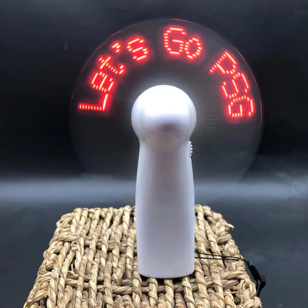 Nuovo arrivo prodotti più venduti su misura logo auto-programmabile messaggi led luce mini fan usb per la festa di nozze regalo