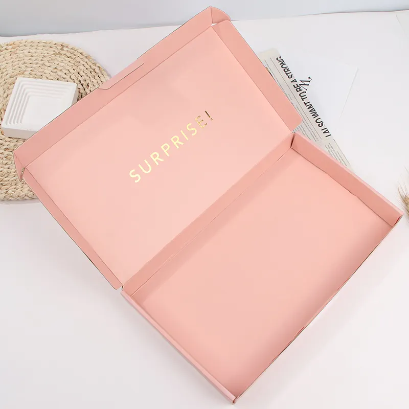 चीन निर्माता बनाने गुलाबी मुद्रांकन सोने की पन्नी मेलर बॉक्स कस्टम खुद लोगो शिपिंग नालीदार मेलिंग बॉक्स के लिए पोशाक