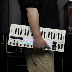M-Vave SMK-37 PRO Mini MIDI клавиатура с 37 чувствительными клавишами, поддержка беспроводной связи с 16 RGB барабанными колодками, пульт управления - Product Image 3