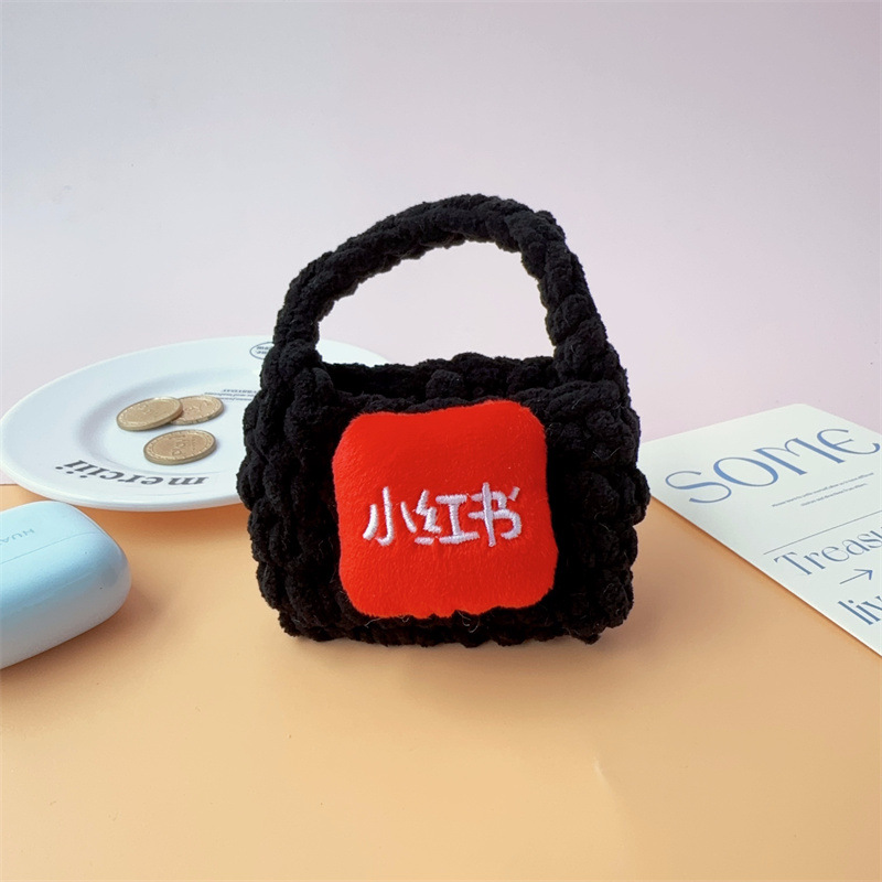 Petit livre rouge - Sac tricoté noir - 118 cm