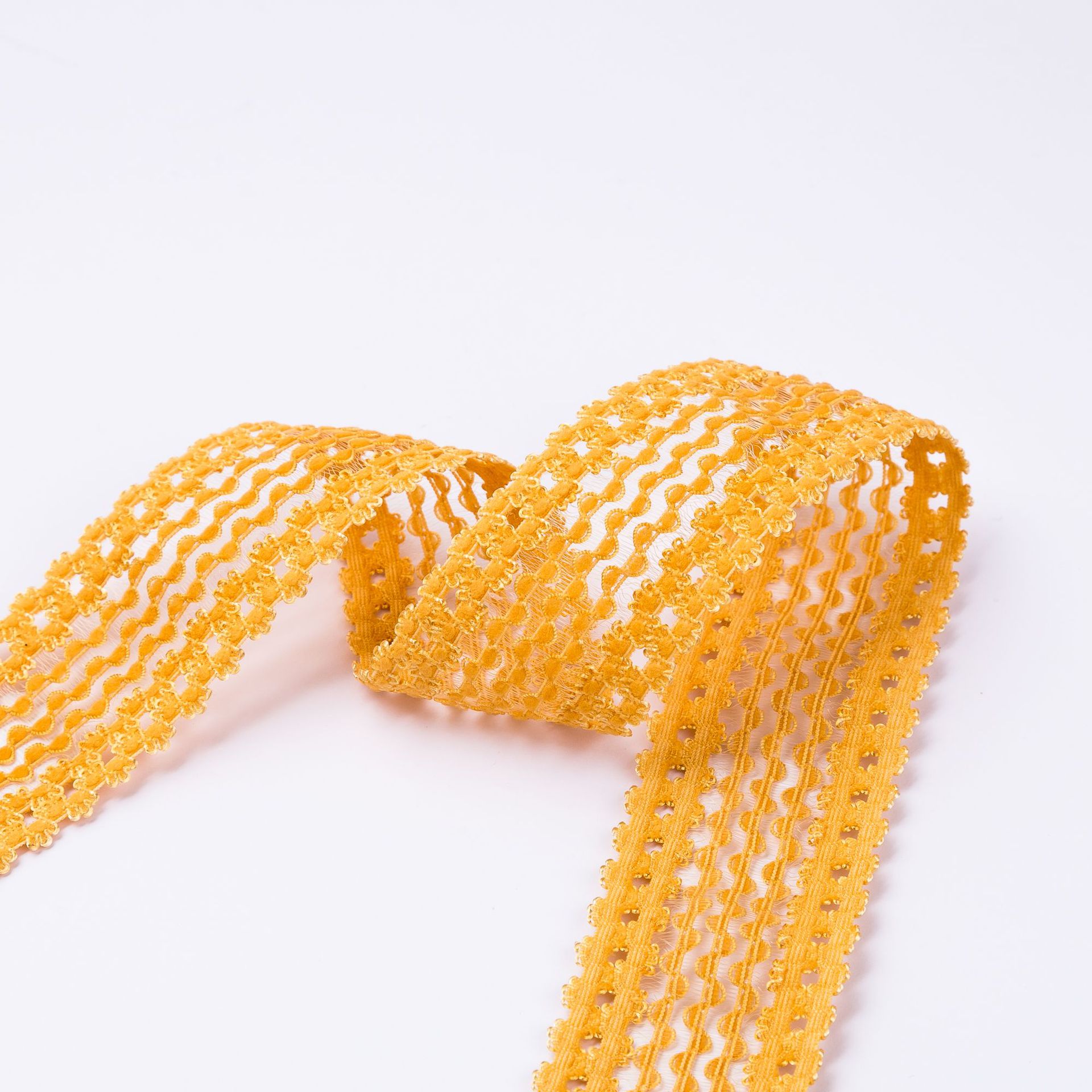 Jaune.