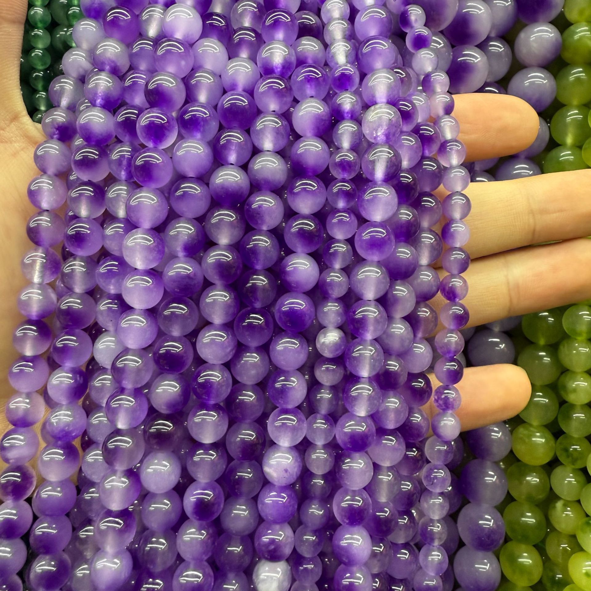 Calcedonia con inclusiones púrpuras realzadas, piedra natural 7a.