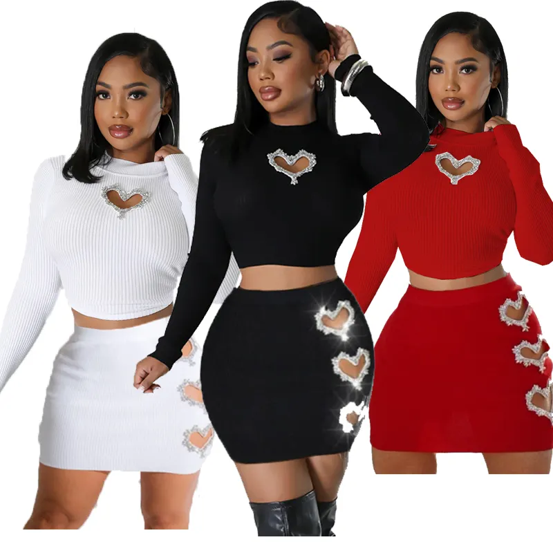 Conjunto de 2 peças de mini saia feminina sexy com strass e coração, roupas de namorados de manga comprida, primavera 2024, desenhos de tricô