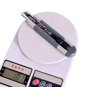 ボックスカッターシルバーカラーアルミニウム合金5スペアブレードユーティリティカッター付き - Product Image 1