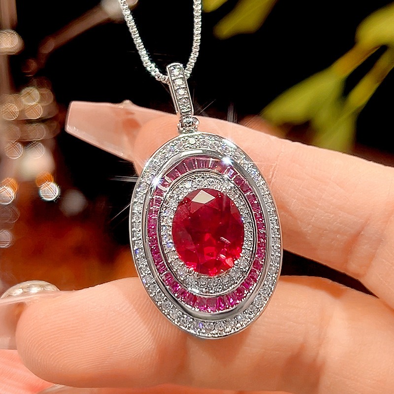 Pendentif corindon rouge avec chaîne