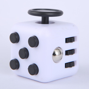 六面塑料减压玩具坐立不安忙立方体减压骰子立方体神器玩具 - Product Image 3