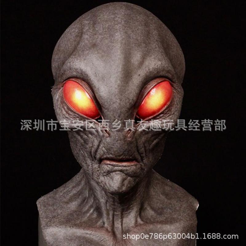 Alien aux yeux rouges