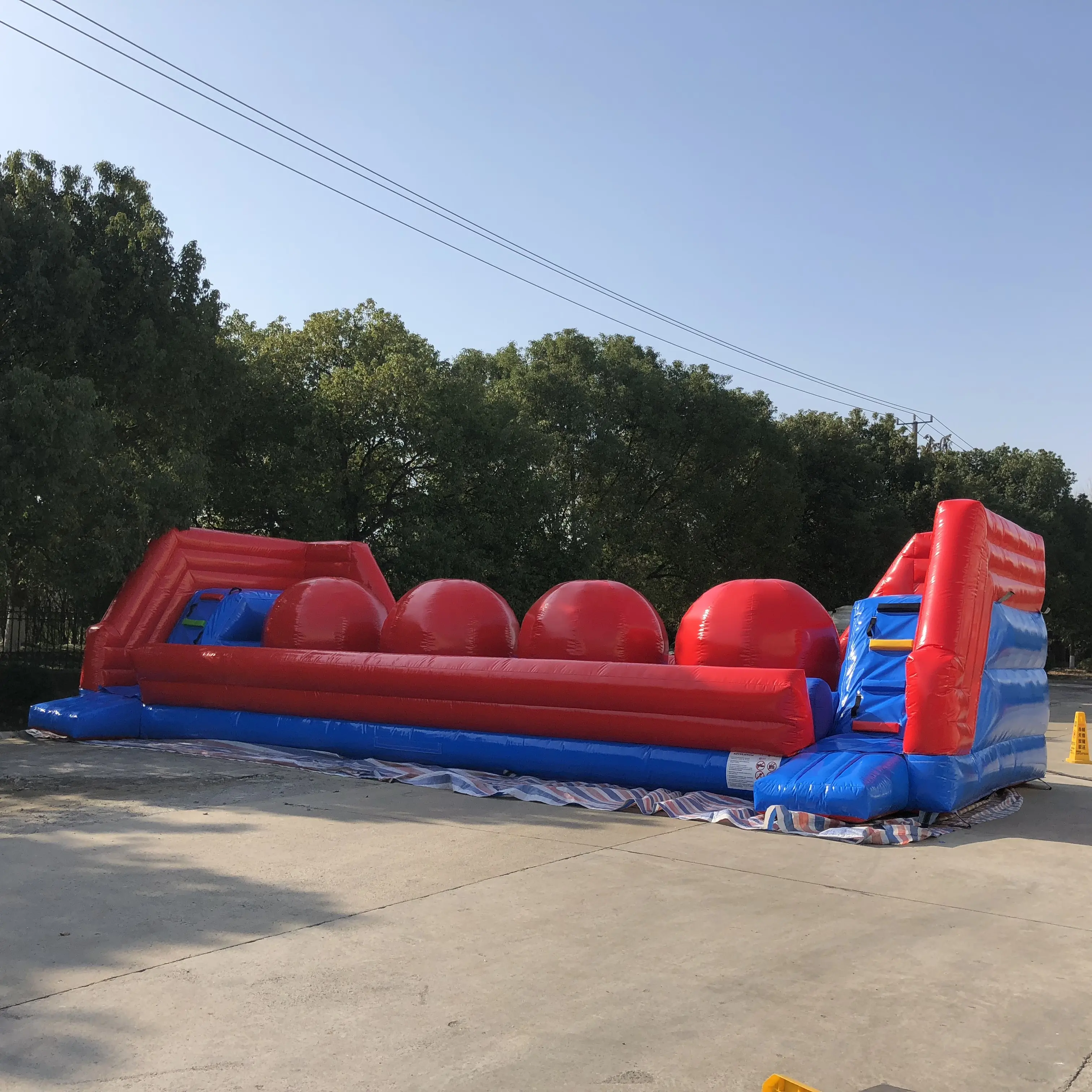 Interesante inflable bola inflable Wipeout desafío para niños y adultos