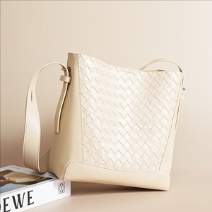 Luxury Textured 2025 Handcrafted Cowhide Tote <strong>Bag</strong> Women's Large Capacity <strong>Extremely</strong> Simple Woven Shoulder <strong>Bag</strong>