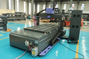 Enrutador CNC de 4 ejes ATC 1300*2500mm con husillo oscilante de ± 90 ° para grabar formas complejas formas tridimensionales - Product Image 4