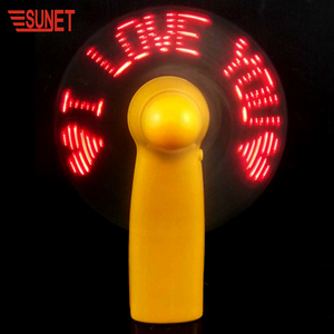 Nuevo producto: Mini ventilador de batería de mensaje personalizado LED portátil con pantalla LED programable, ventilador eléctrico de mano.