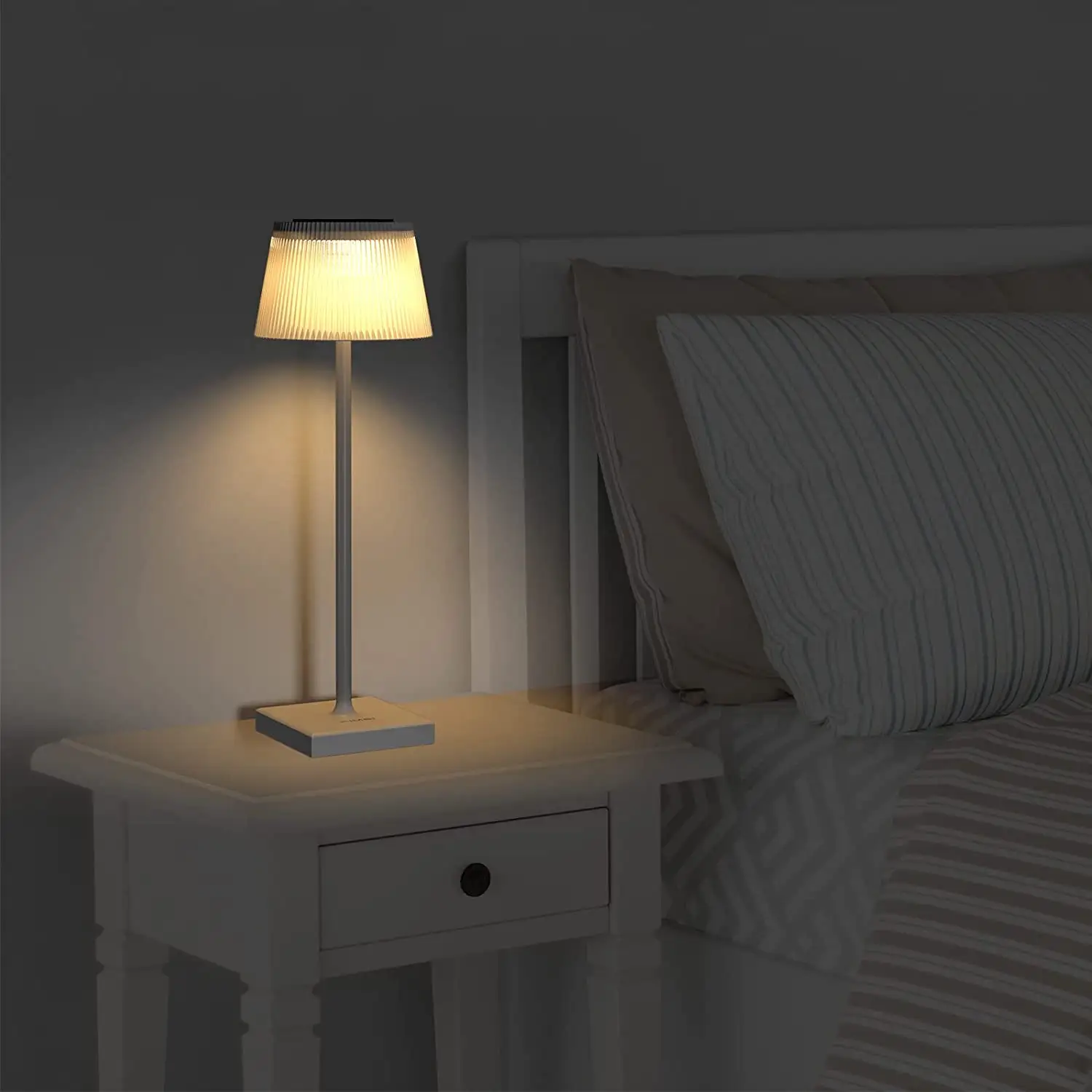 Lampada da tavolo ricaricabile moderna a LED a risparmio energetico di alta qualità per studio Dimmer Metal Touch
