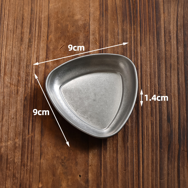 Triangular sauce dish (retro style)