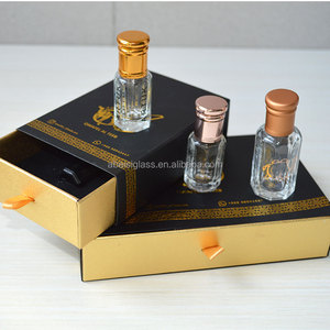 Scatole regalo di imballaggio di lusso rigido in cartone con Logo personalizzato scatole regalo Set di bottiglie di profumo per auto con olio di Oud per profumo