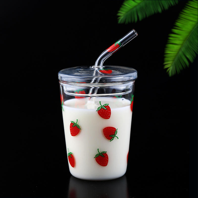Tapez une tasse de paille de fraise