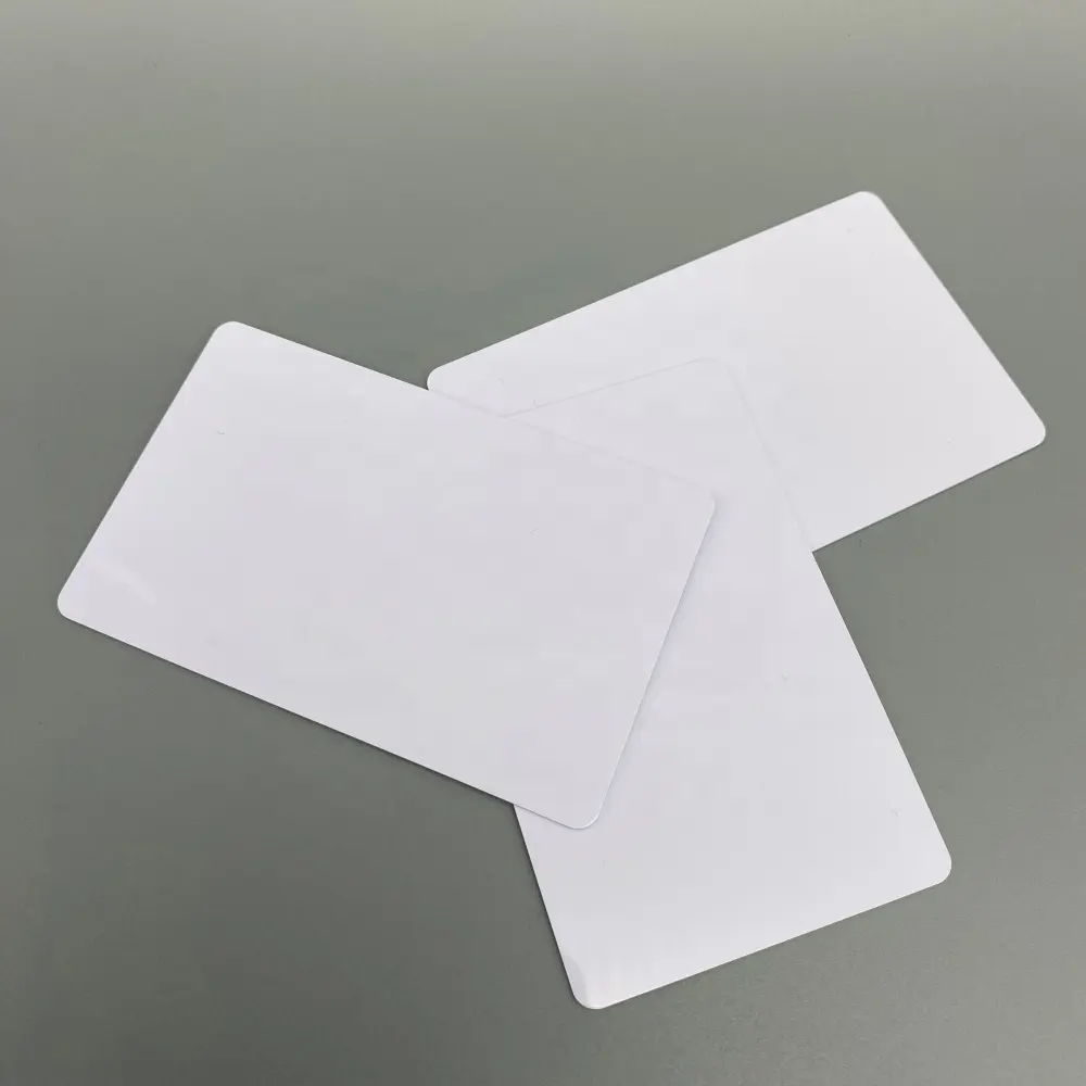بطاقة الأعمال الفاخرة UHF التي تُطبع حسب الطلب مزودة برقاقة ورقاقة بطاقة الإتمان من البلاستيك النافث للحبر