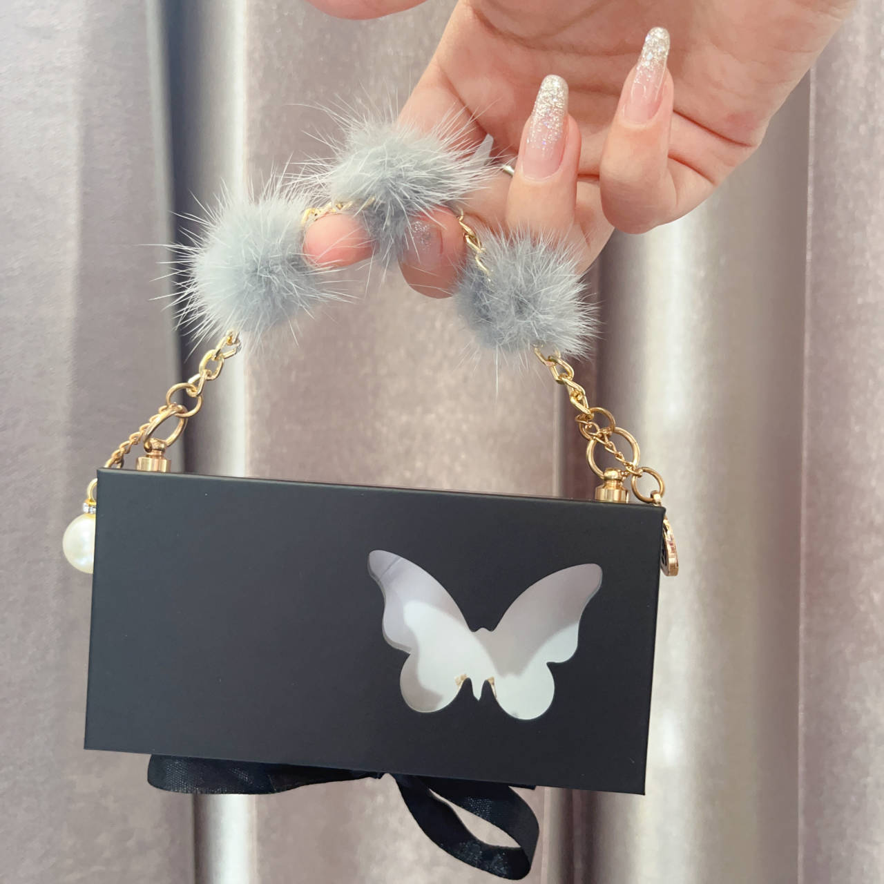 empty lash packaging with chain