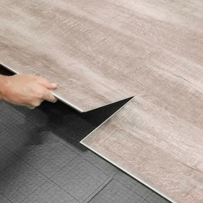 Suelo impermeable de tablones de vinilo antiarañazos, suelo de vinilo SPC laminado de plástico y madera