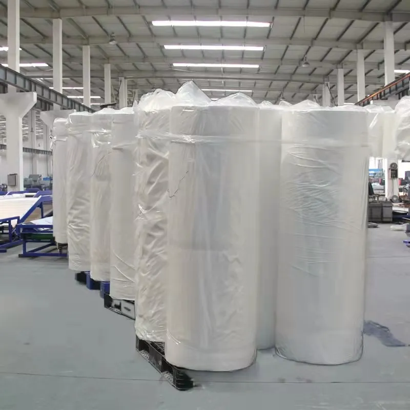 Usine fournit directement un film microporeux respirant en polyéthylène médical pe laminé avec un tissu non tissé