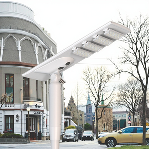 調整可能なオールインワンLEDソーラー街路灯自動追跡ソーラーパネルと道路用途向けCCTVカメラ付き - Product Image 1