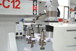 Enrutador CNC Wood ATC CNC Router con 9KW ATC Spindle y Syntec 60WE Sistema de control Máquina de carpintería - Product Image 4